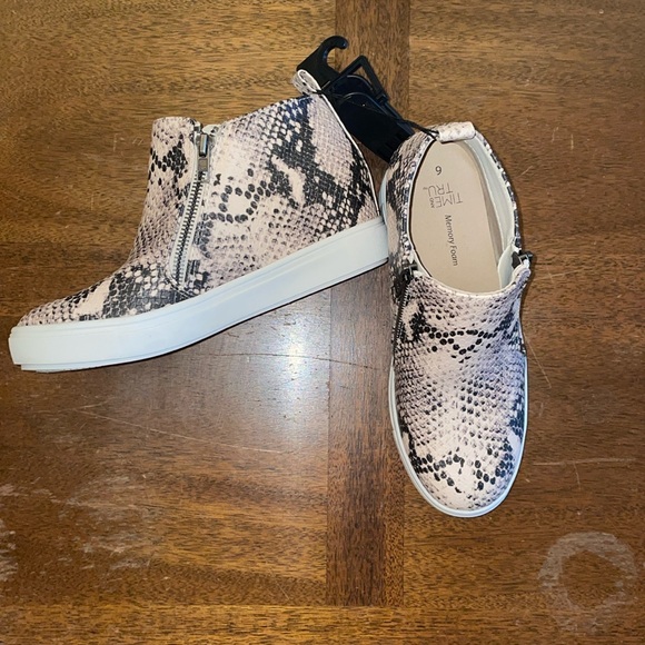 Time & Tru Bootie Sneakers - Picture 2 of 9